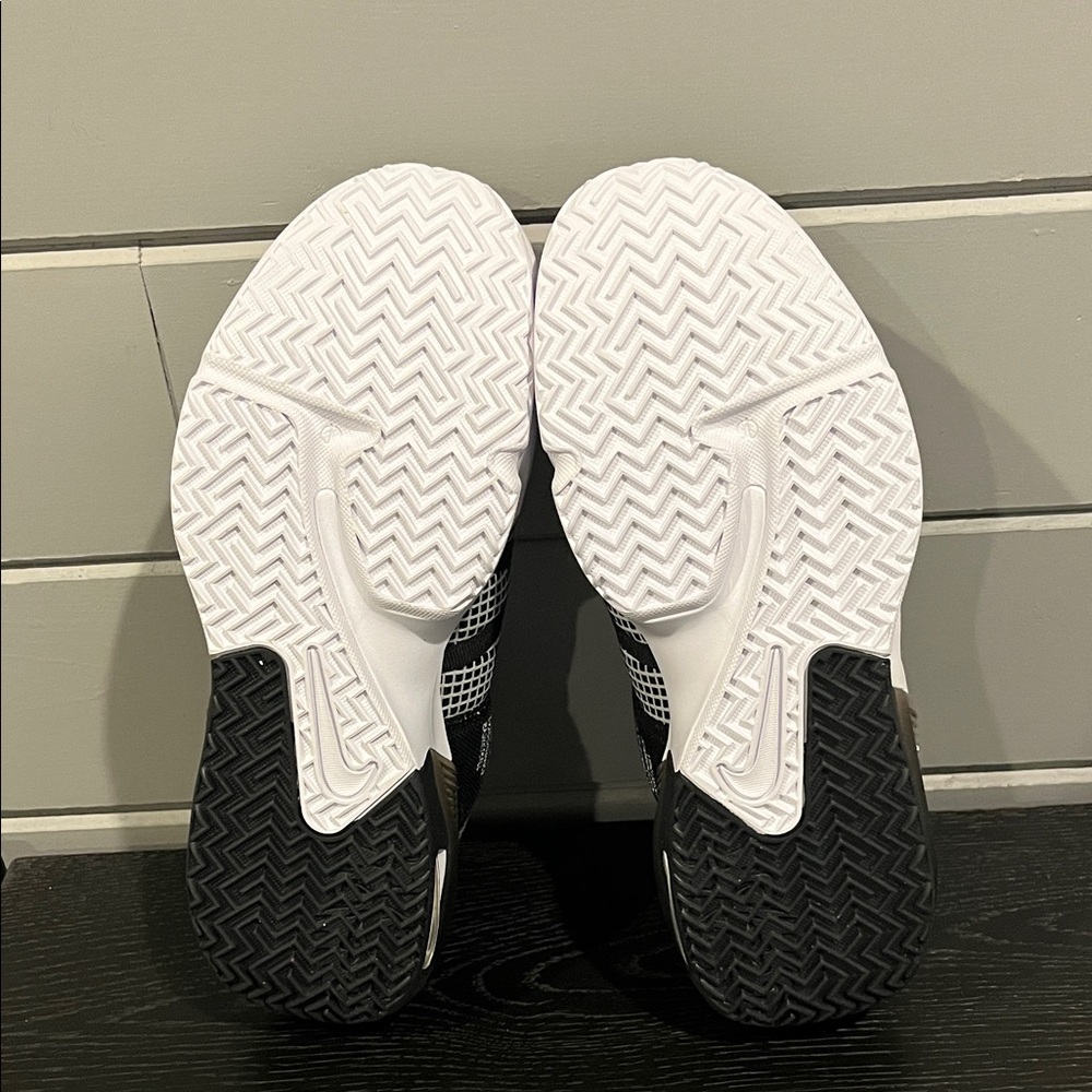 Nike LeBron Witness 7 Black and White Athletic Shoes Men’s Size 11 - Picture 5 of 6